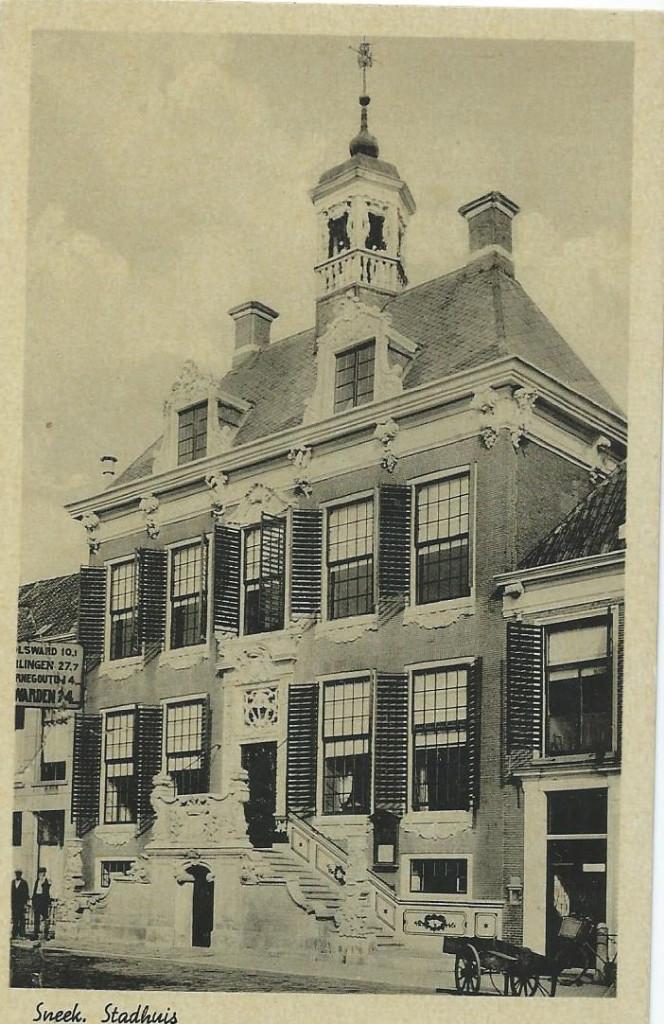 Ansichtkaart SNEEK  Stadhuis, Verzenden, 1940 tot 1960, Gelopen, Friesland