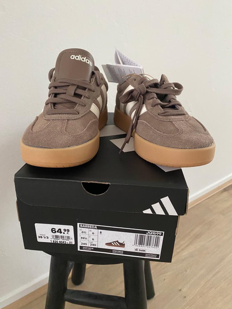 Adidas Barreda sneakers nieuw, Kleding | Dames, Schoenen, Bruin, Nieuw, Ophalen of Verzenden, Sneakers of Gympen