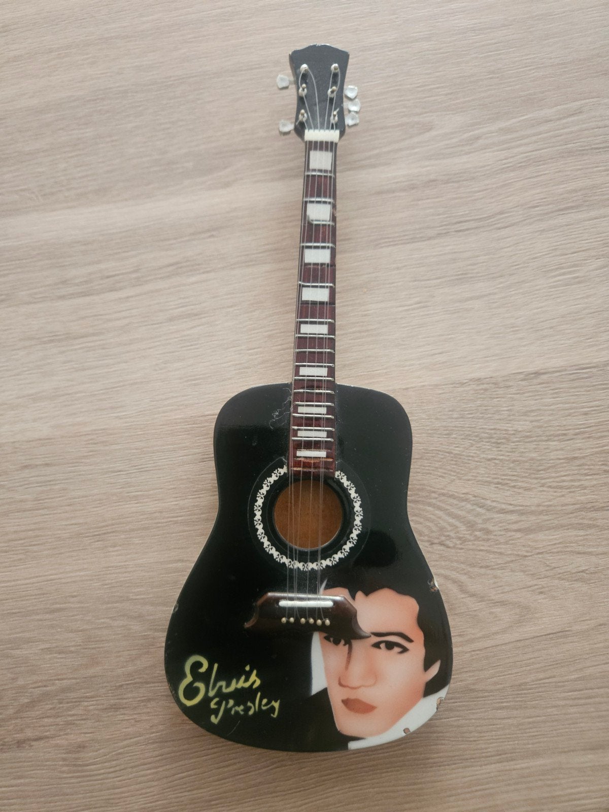 Miniatuur Elvis Presley gitaar - Decoratief item, Gebruikt, Overige typen, Onbekend, Ophalen of Verzenden