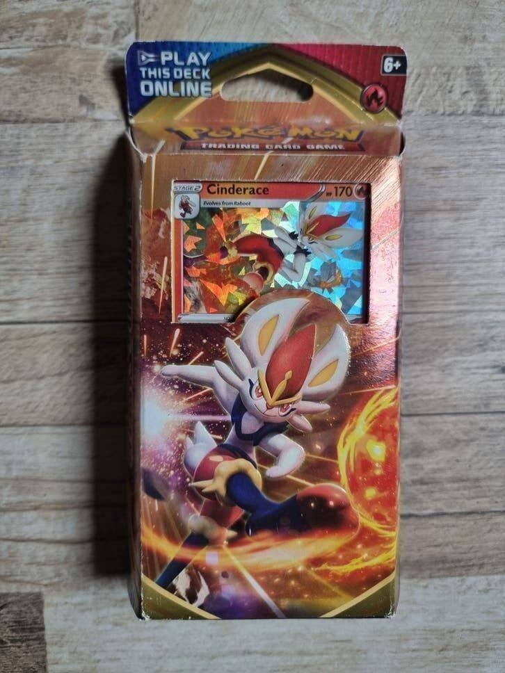 Cinderace Theme Deck Pokemon, Ophalen of Verzenden, Nieuw, Speeldeck