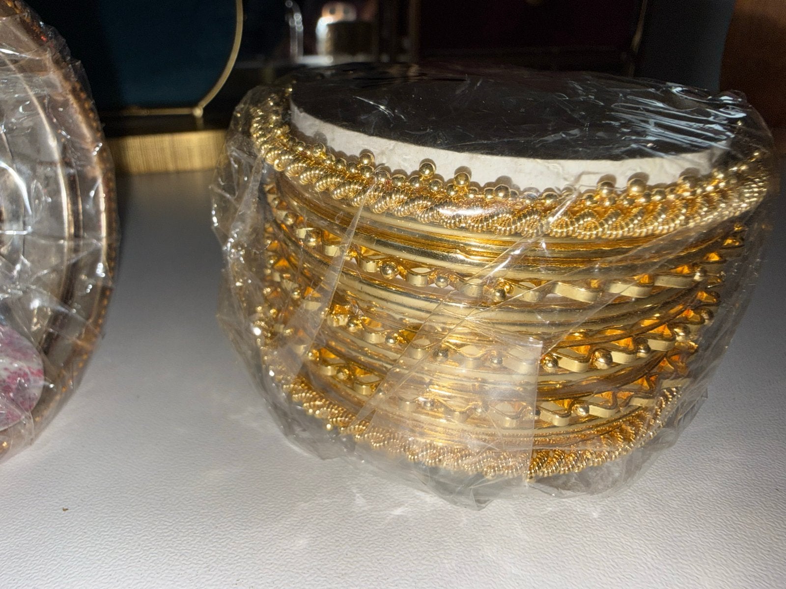 Nieuwe goudkleurige armbanden set (bangles/kadas), Sieraden, Tassen en Uiterlijk, Ophalen of Verzenden, Nieuw, Goud, Overige materialen
