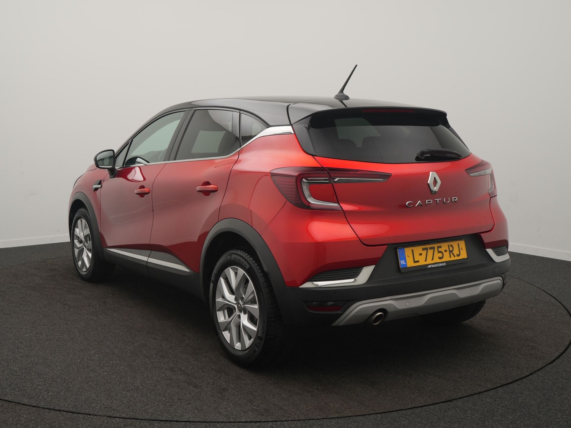 Renault Captur 1.3 TCe 140 Intens EDC - RIJKLAARPRIJS - Auto, Auto's, Renault, 12 maanden, Gebruikt, 4 cilinders, Leder en Stof