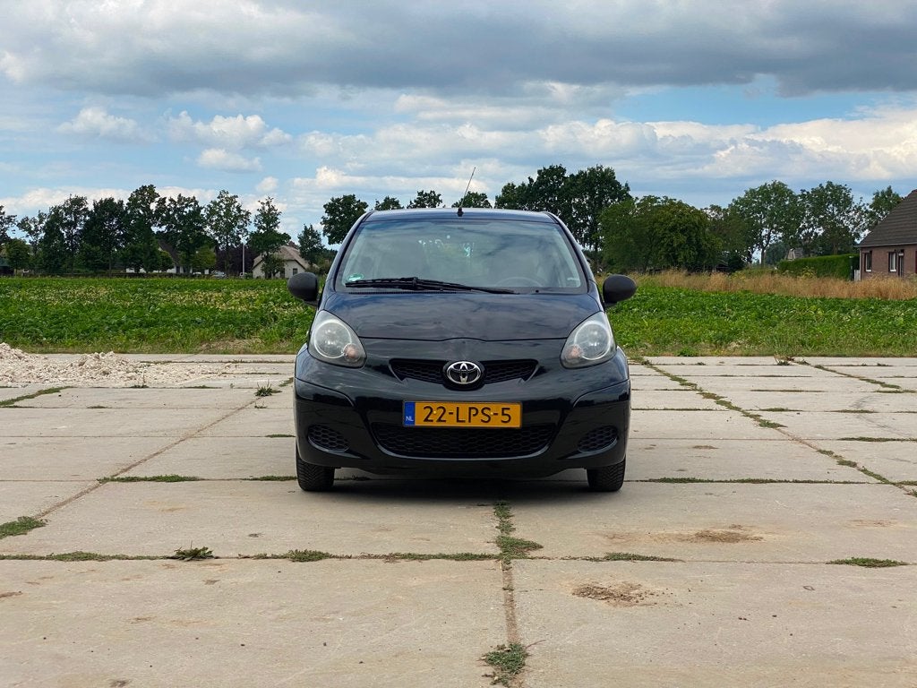 Toyota Aygo 1.0 12V Vvt-i 5DRS 2010 Zwart, Auto's, Toyota, Voorwielaandrijving, Stof, 4 stoelen, Bedrijf