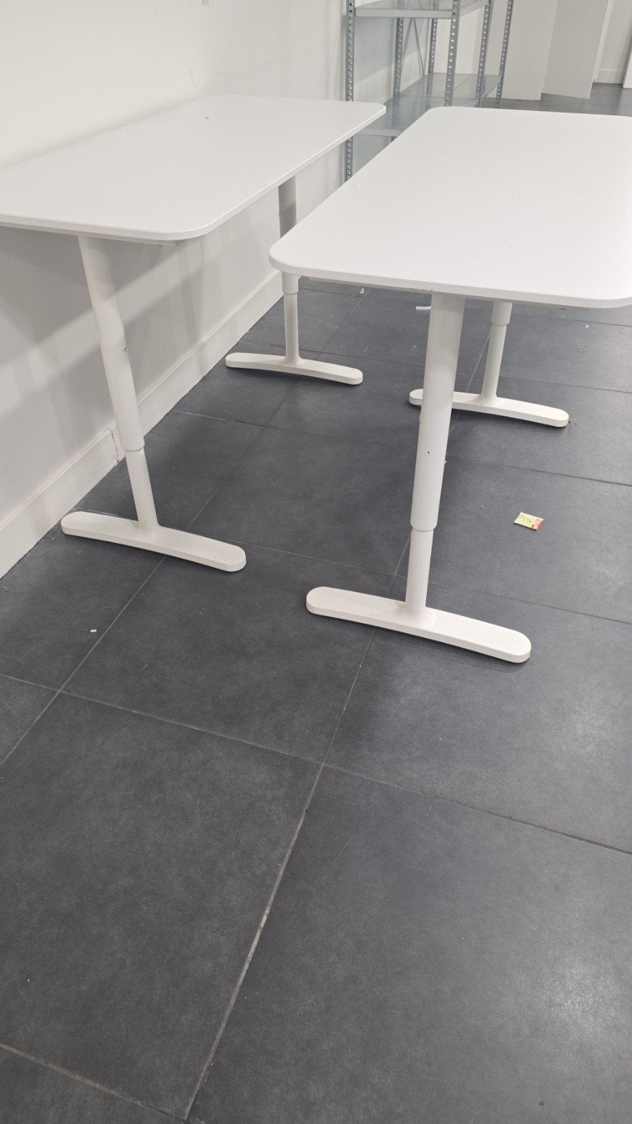 witte bureaus in hoogte verstelbaar., Huis en Inrichting, Ophalen of Verzenden