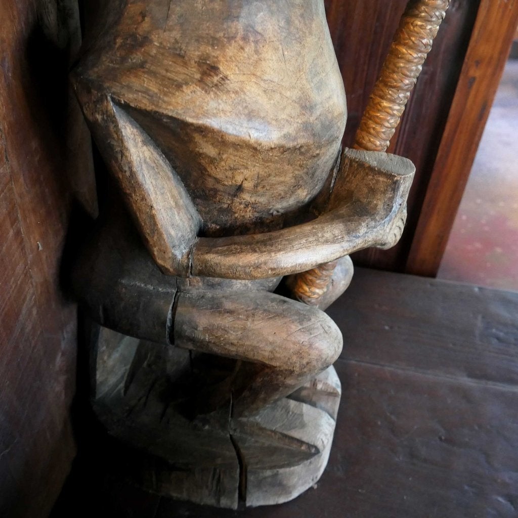 Nias beeld met Toho Speer NZ1 batak sumatra Indonesie kunst, Antiek en Kunst, Ophalen of Verzenden