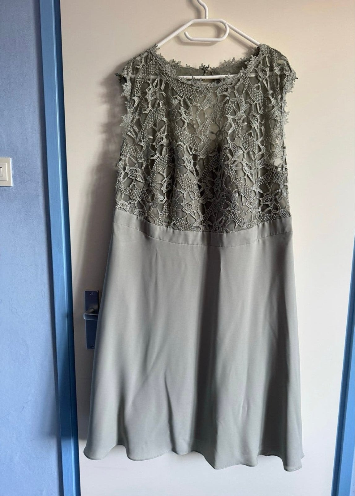Elegante jurk met kanten bovenlijfje, Kleding | Dames, Overige typen, Maat 46/48 (XL) of groter, Ophalen of Verzenden, Zo goed als nieuw