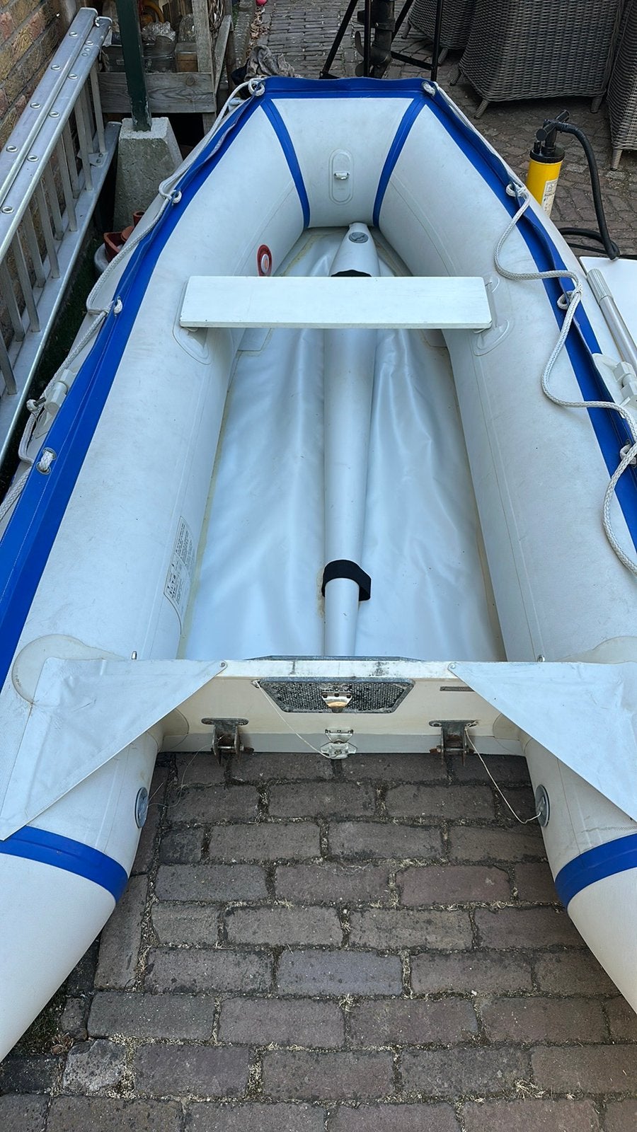 Foto 4 van Leuke rubberboot van Lodestar met veel spullen en wielen