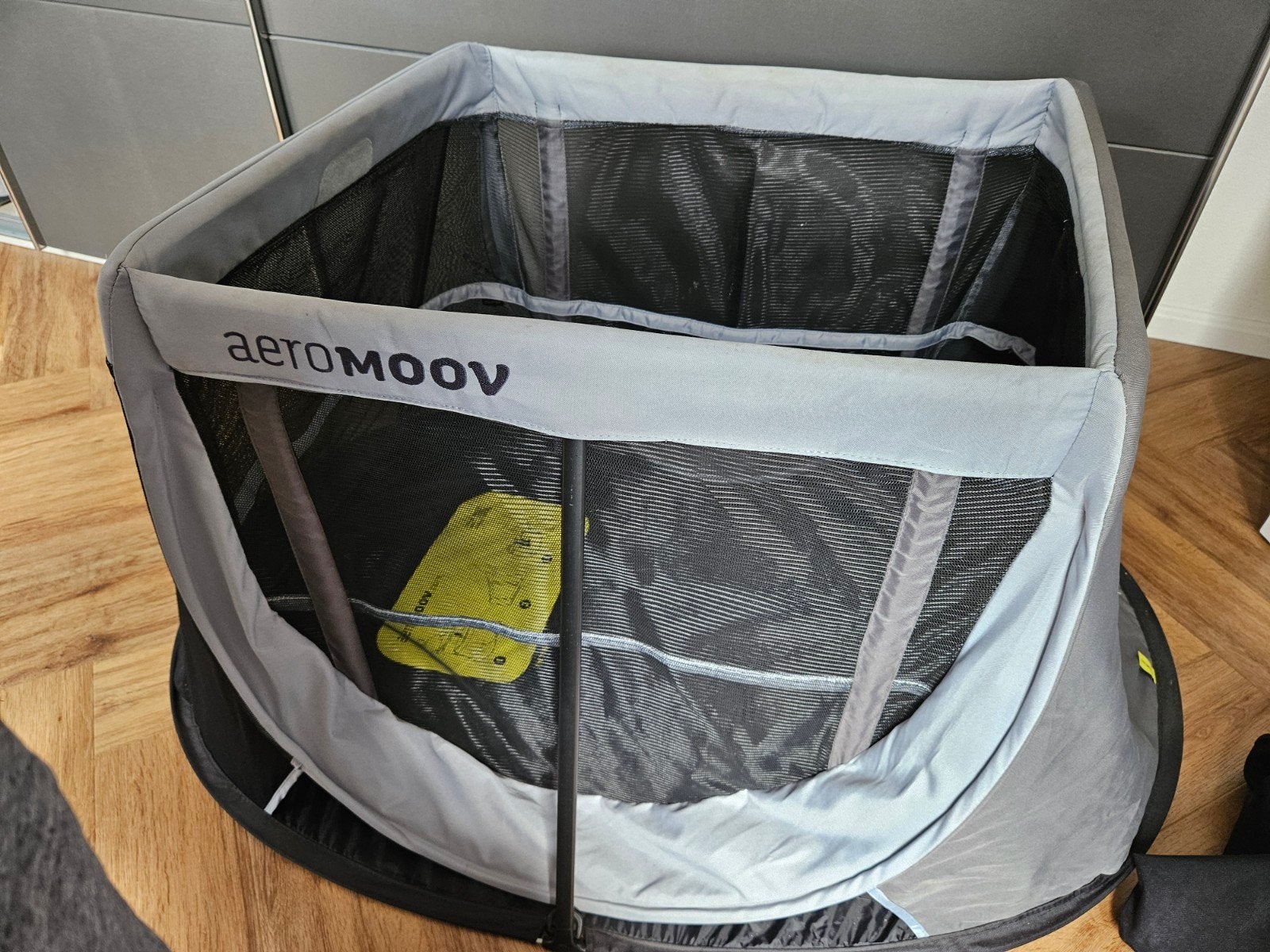 AeroMoov Pop Up Reisbedje - Compact en Handig, Kinderen en Baby's, Boxen, Ophalen, Zo goed als nieuw