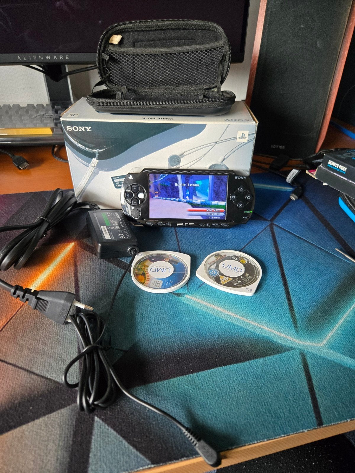 PSP 1004 met nieuw scherm, batterij, oplader en 2 games, Spelcomputers en Games, Ophalen of Verzenden
