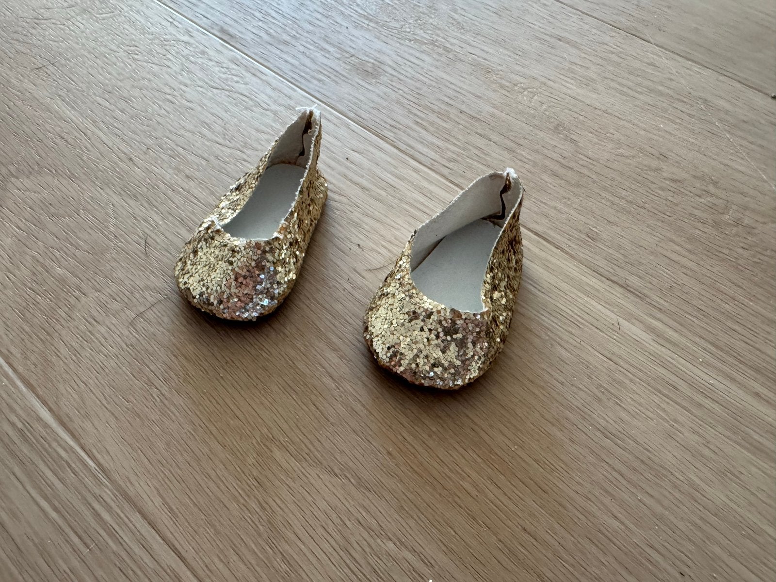 Gouden glitter schoentjes voor pop, Ophalen of Verzenden, Zo goed als nieuw, Overige typen