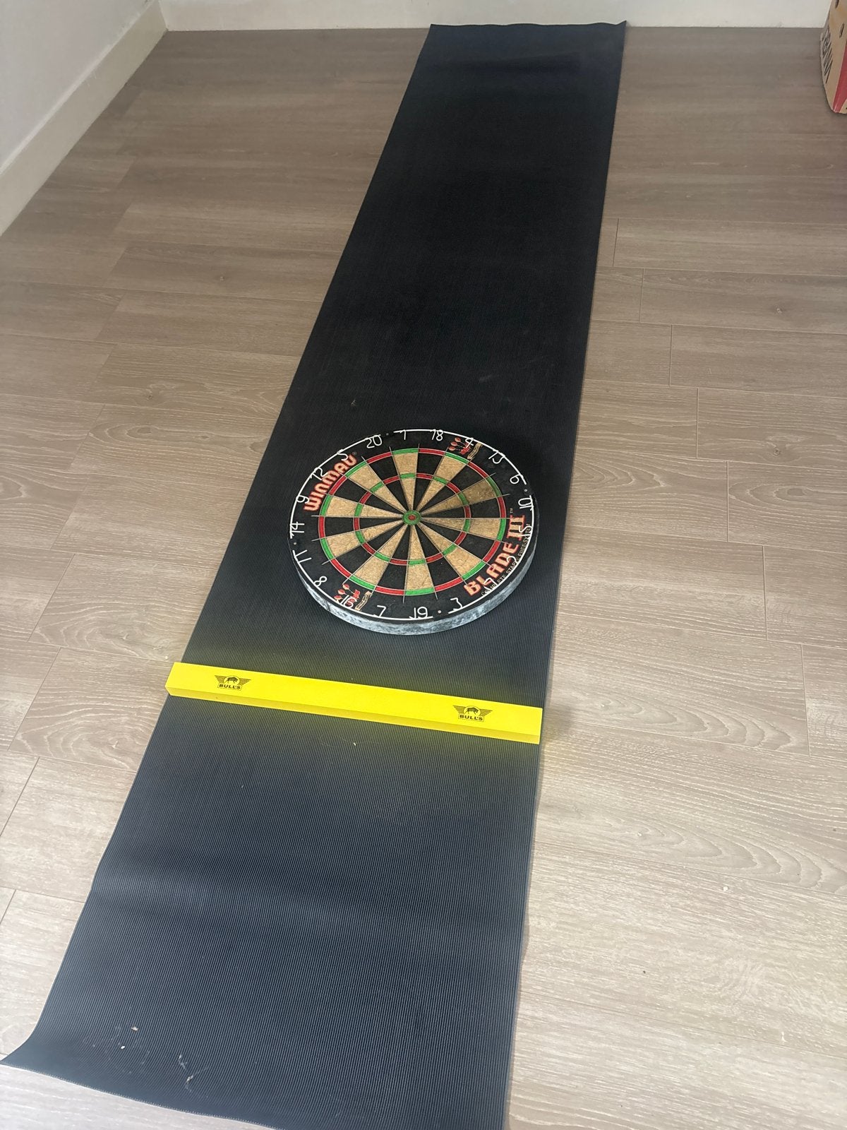 Winmau Blade III dartbord met mat en oche, Sport en Fitness, Darts, Ophalen, Gebruikt, Dartbord