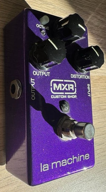 Foto 3 van MXR CSP203 La Machine Octave Fuzz (Custom Shop Gitaarpedaal)