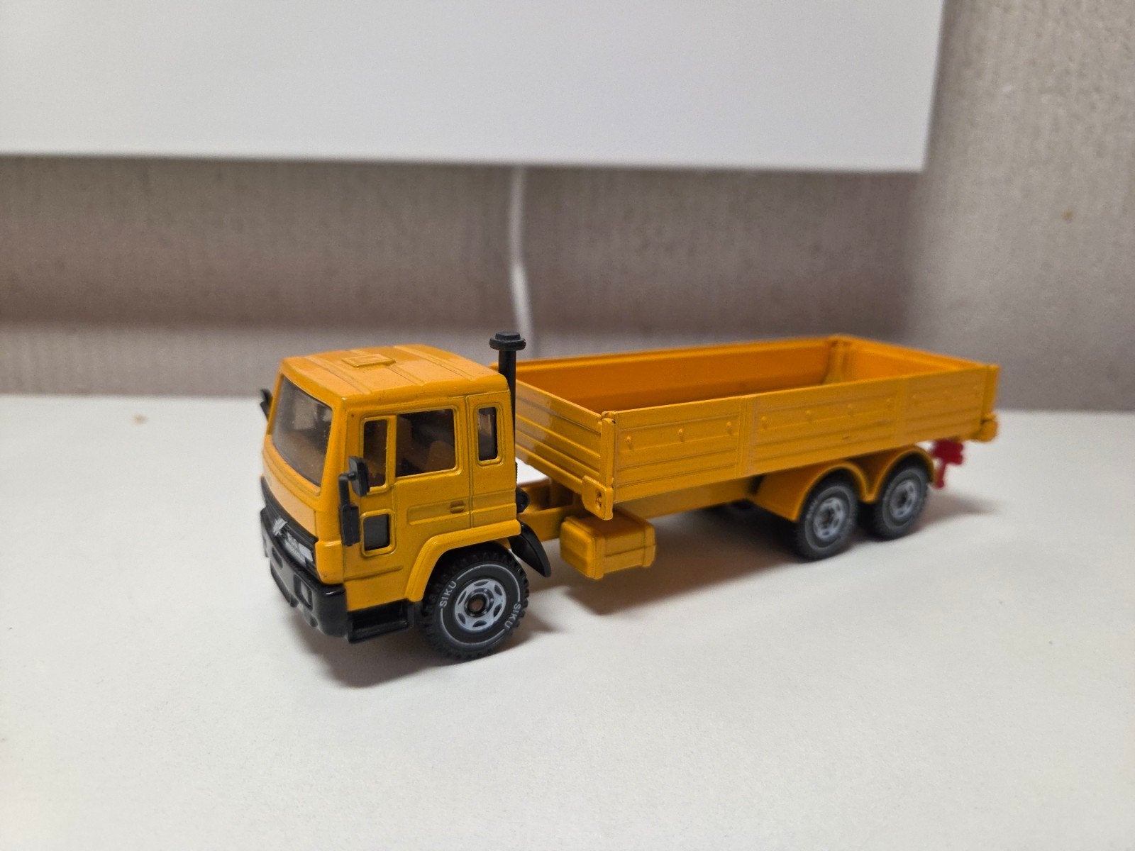 Siku Volvo FL6, Ophalen of Verzenden, Zo goed als nieuw, Bus of Vrachtwagen, SIKU