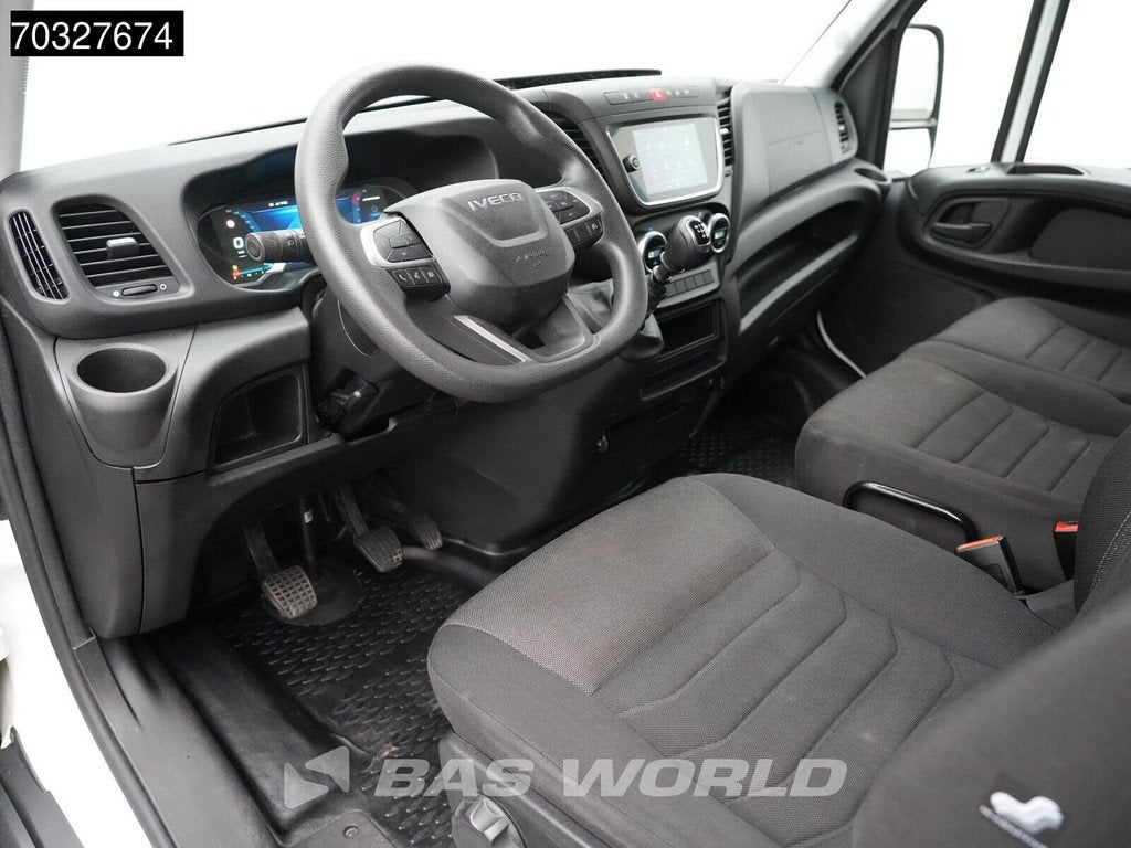 Iveco Daily 35C16 3.0L NEW MODEL Achterdeuren Dubbellucht Ba, Auto's, Stof, Gebruikt, Euro 6, 4 cilinders