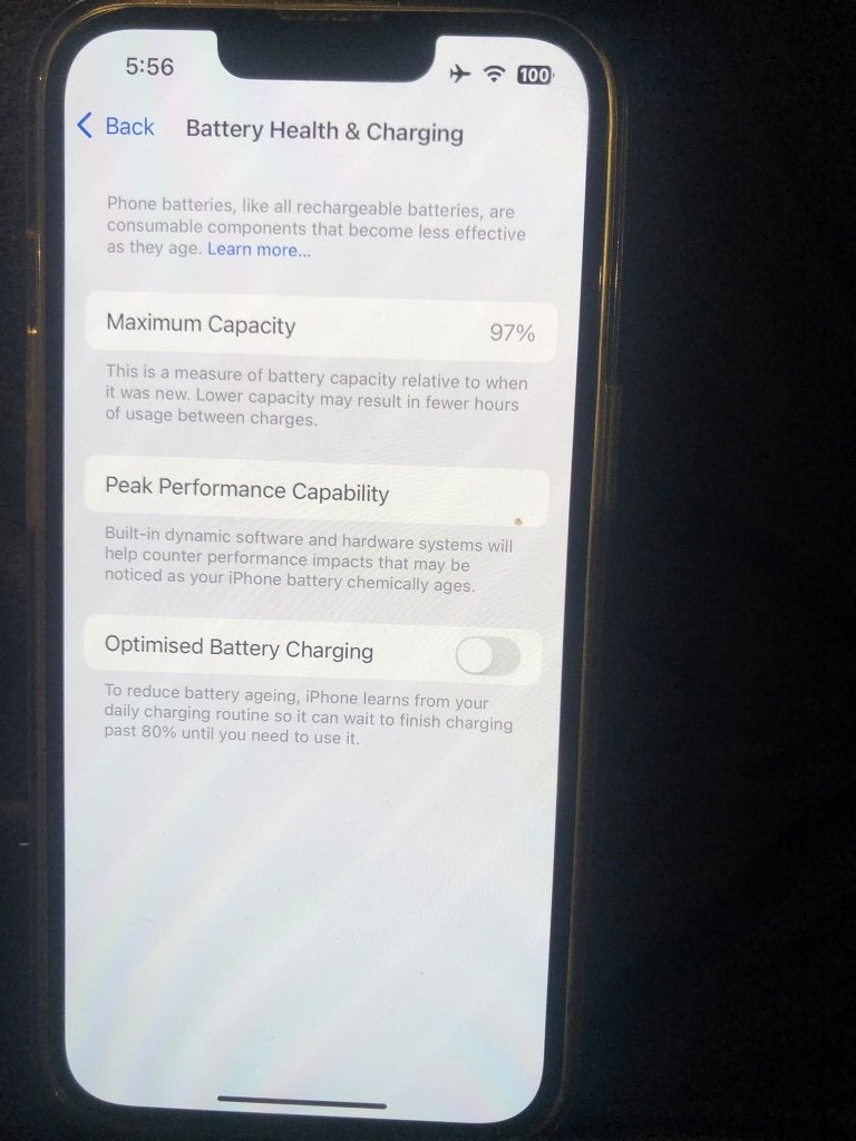 iPhone 13 – Alleen telefoon – Achterkant gebroken, Alle leeftijden, Ophalen, Zo goed als nieuw, Engels