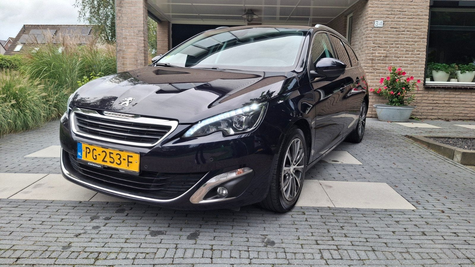 Peugeot 308 SW 1.6 E-HDi  2017 Nieuwe APK t/m september 2027, Voorwielaandrijving, 680 kg, 4 cilinders, Blauw