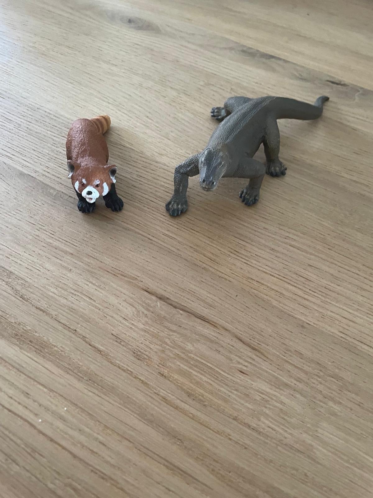 Sleigh speelfiguren: Varaan en Rode Panda, Ophalen of Verzenden, Zo goed als nieuw