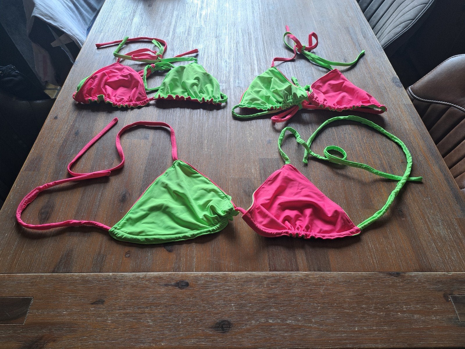 Set van 3 bikini tops - Roze en Groen optocht carnaval, Ophalen of Verzenden, Zo goed als nieuw, Carnaval