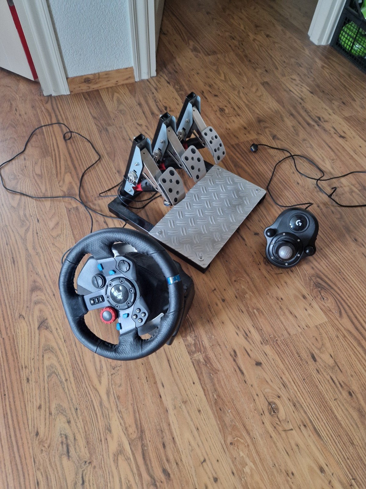 Logitech G29 racestuur, pedalen en schakelpook, Spelcomputers en Games, Ophalen, Gebruikt, Stuur of Pedalen, PlayStation 4