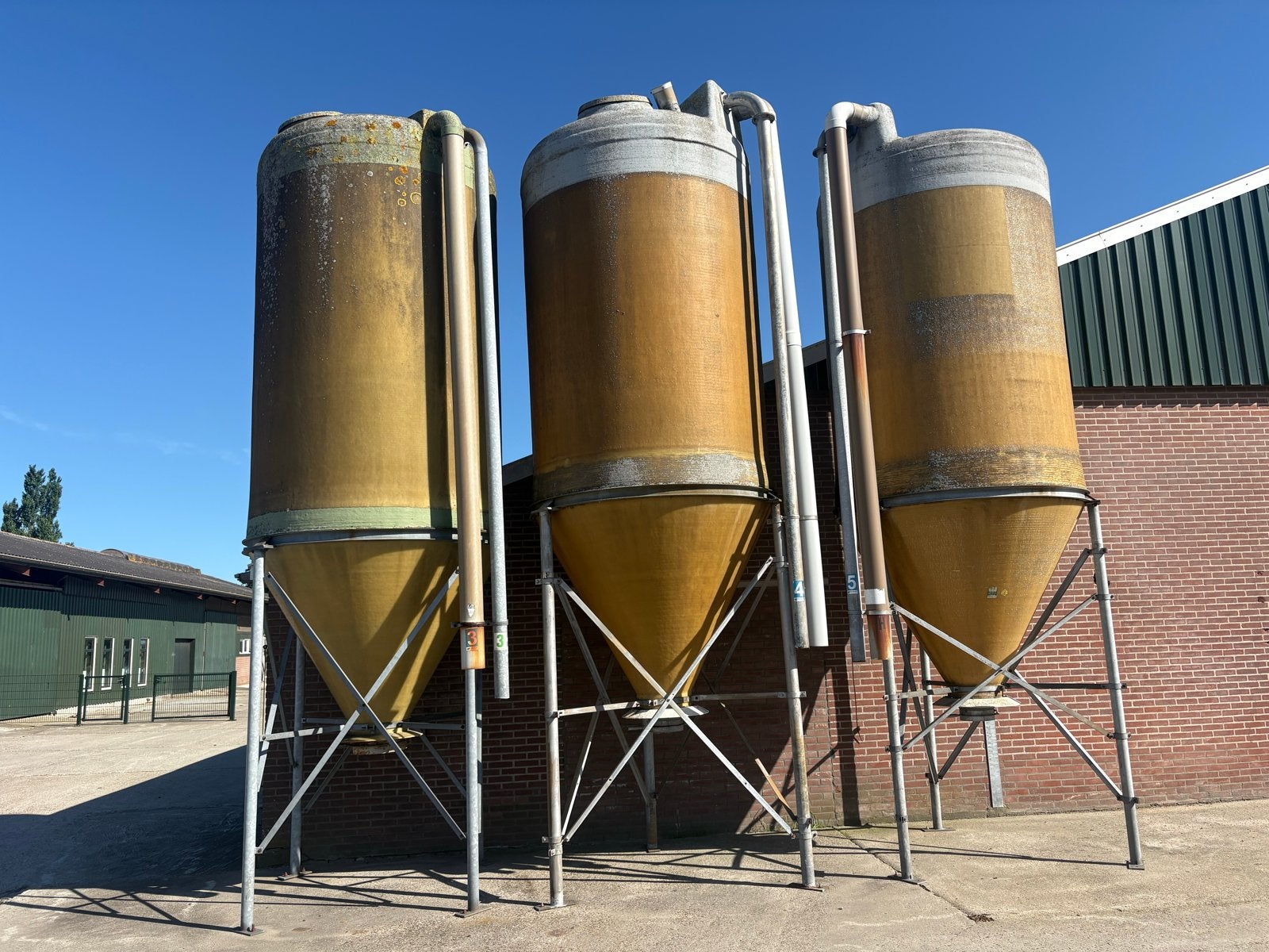 Set van 3 voersilo's voor veehouderij 6 ton per stuk, Ophalen