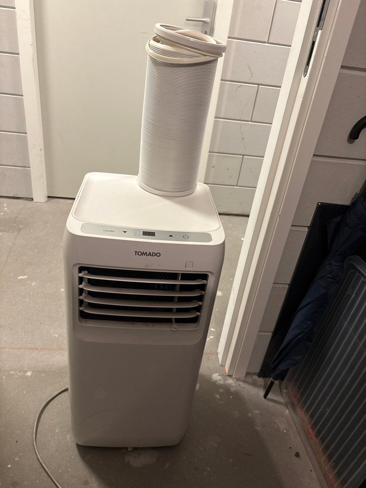 Tomado Mobiele Airco - Koelen en Ventileren. Moet nu weg, Witgoed en Apparatuur, Airco's, Ophalen, Gebruikt, Minder dan 60 m³