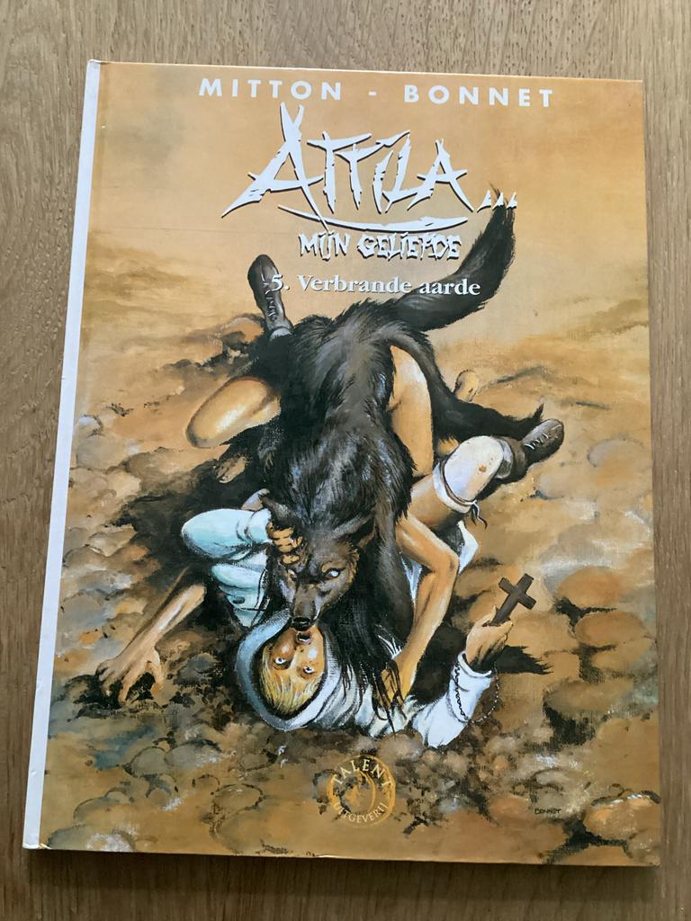 Attila: Mijn Geliefde 5. Verbrande aarde - Hardcover, Eén stripboek, Ophalen of Verzenden, Zo goed als nieuw