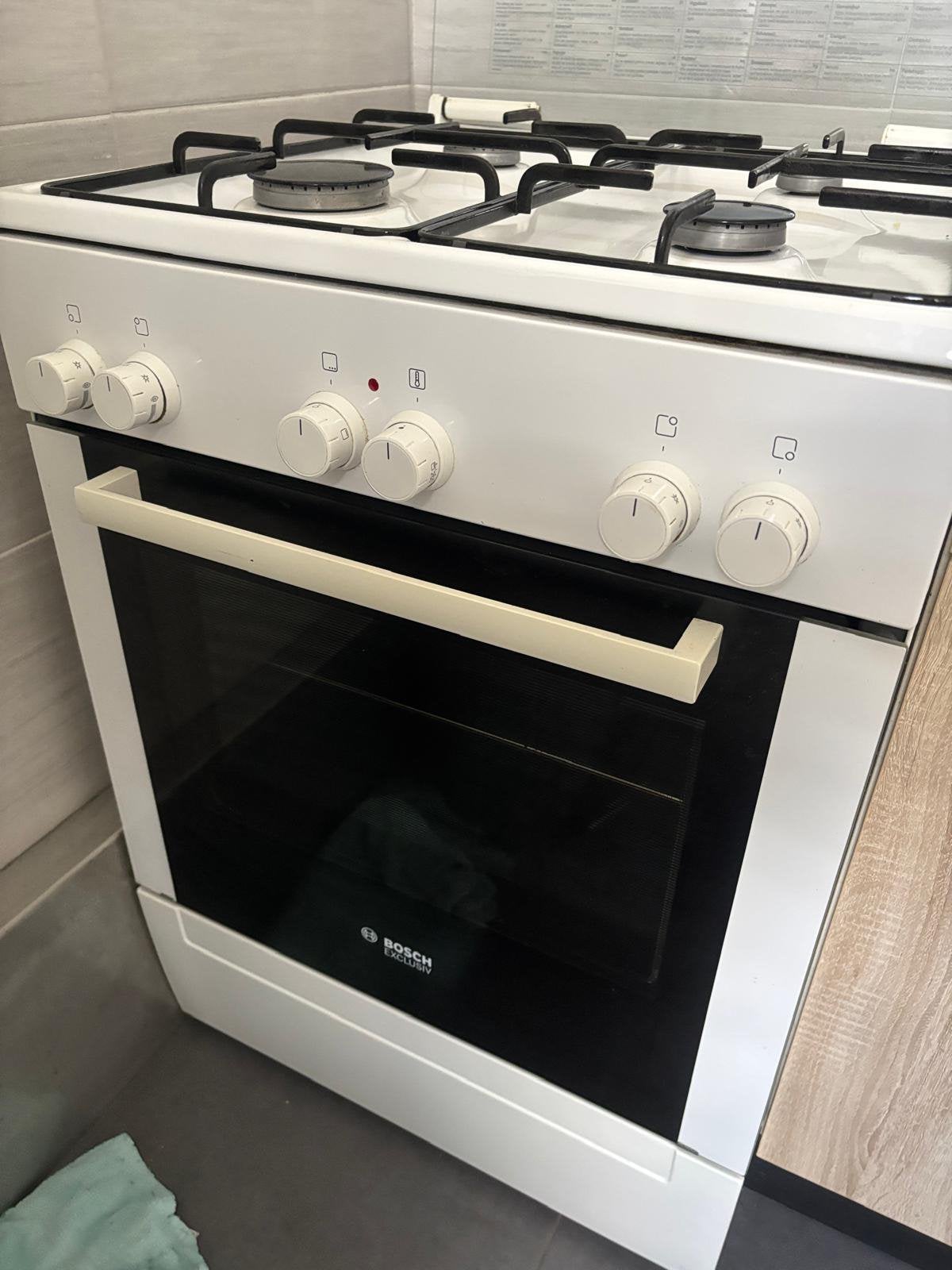 Bosch gasfornuis met oven, Witgoed en Apparatuur, Fornuizen, Ophalen, 4 kookzones, Zo goed als nieuw, Gas