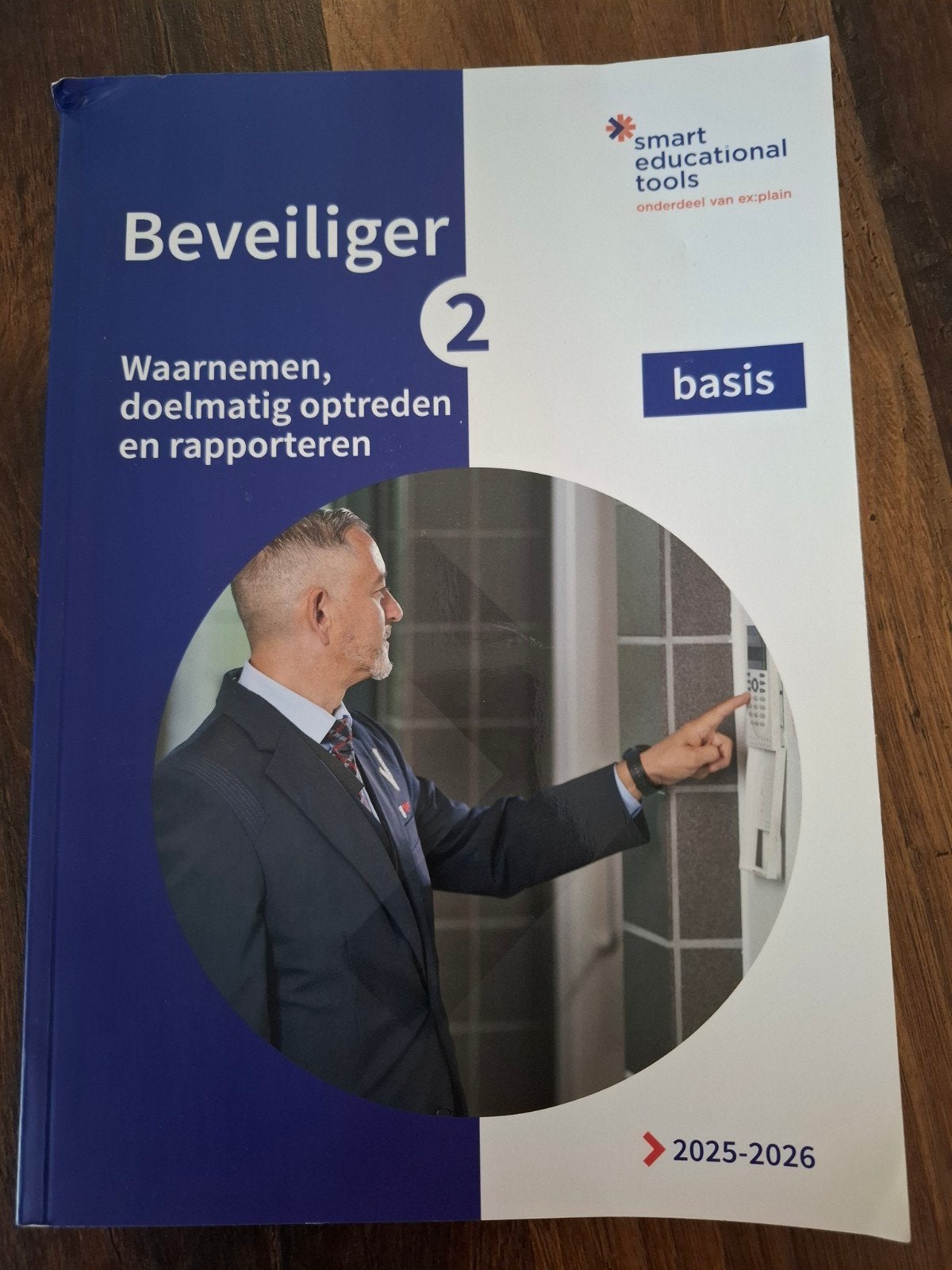 Beveiliger 2 Basis Waarnemen, rapporteren, Ophalen of Verzenden, Zo goed als nieuw, MBO, Onbekend