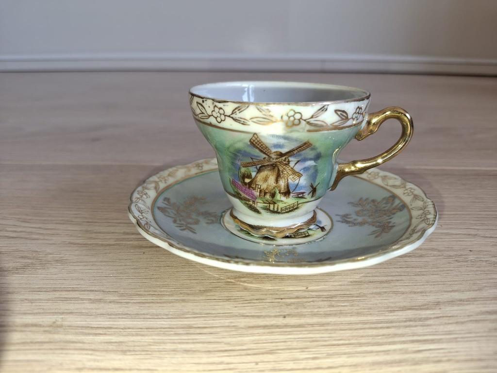 Prachtig klein kop en schoteltje vintage, Ophalen of Verzenden, Gebruikt, Porselein, Kop en/of schotel