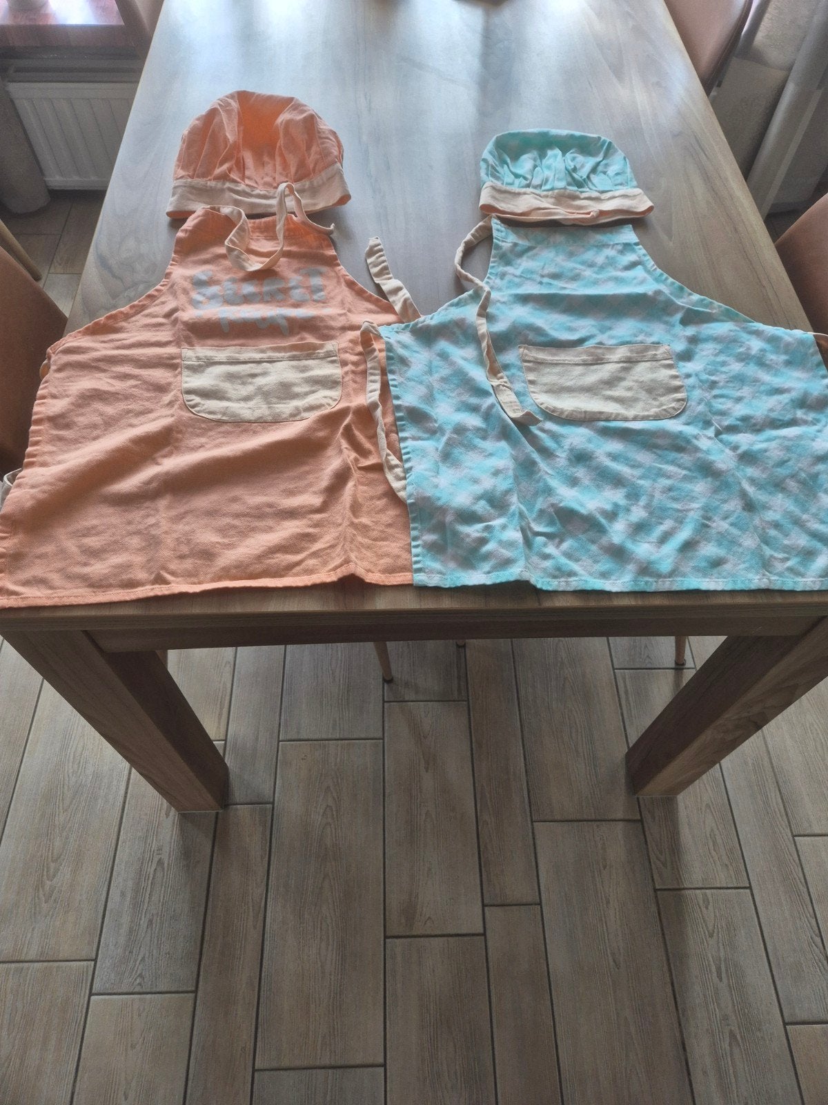 2x Kinder Keukenset Schort en Koksmuts - Oranje & Groen, Ophalen, Gebruikt
