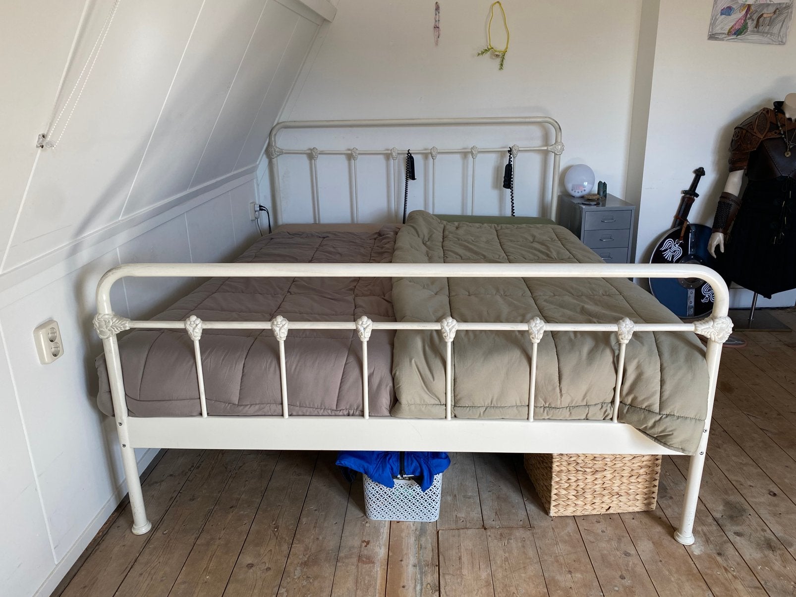 Romantisch stalen bedframe, Ophalen, Wit, Tweepersoons, Zo goed als nieuw