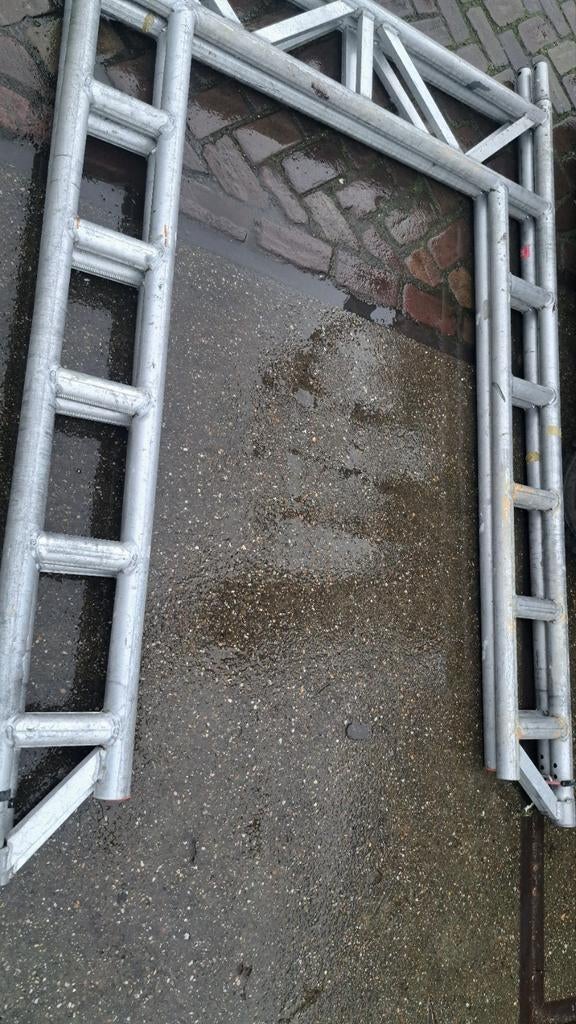 Te koop 2 altrex boog frames/stoep frames, Doe-het-zelf en Verbouw, Steigers, Rolsteiger of Kamersteiger, 5 meter of hoger, Ophalen of Verzenden