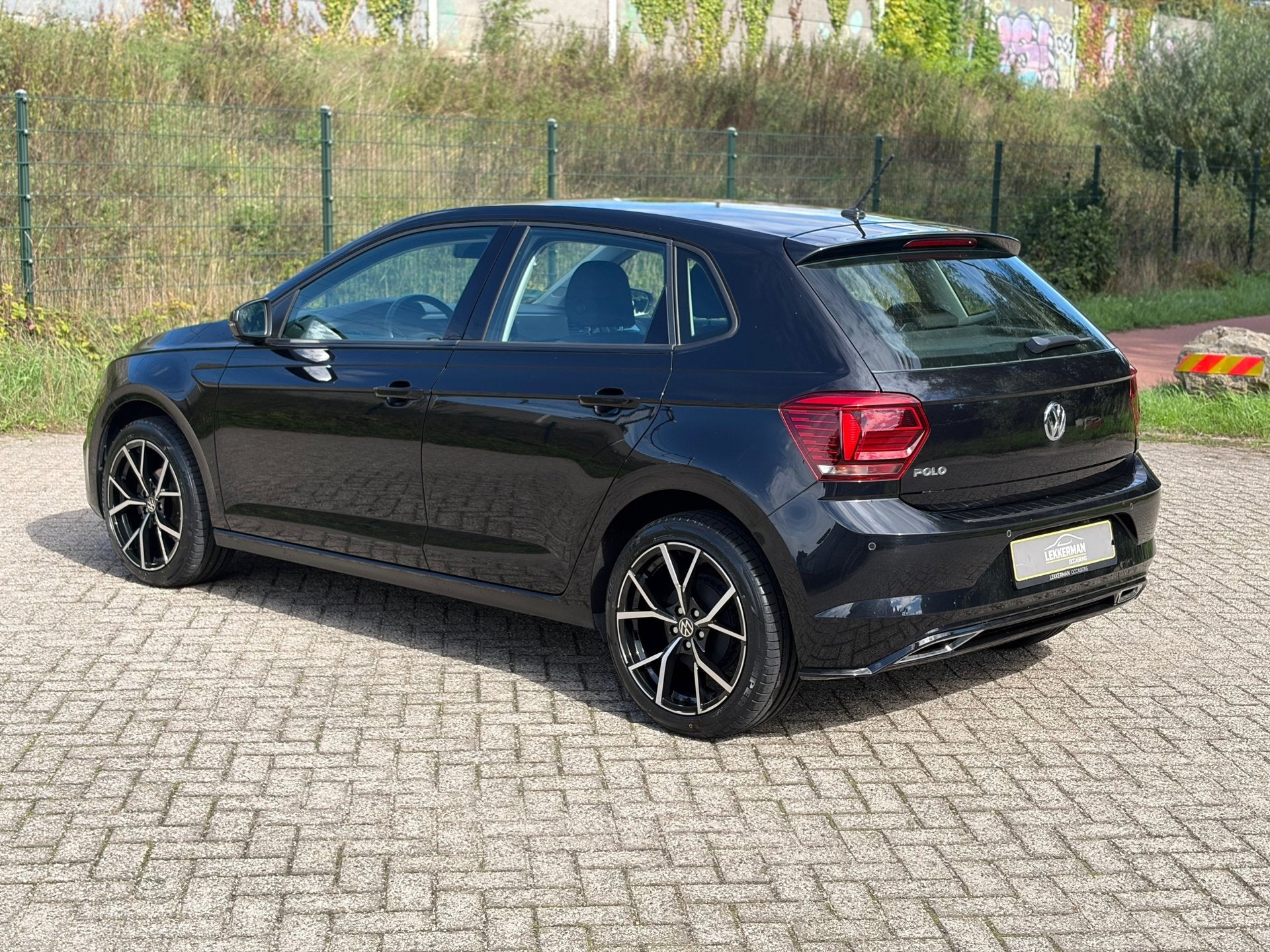 Volkswagen Polo 1.0 TSI Highline R- LINE VELGEN I BLUETOOTH, Auto's, Voorwielaandrijving, Gebruikt, Origineel Nederlands, Bedrijf