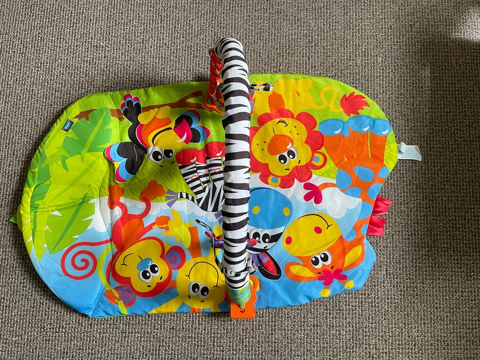 Vrolijk speelkleed met babygym - jungle thema 3 (playgro), Kinderen en Baby's, Speelgoed | Babyspeelgoed, Ophalen, Zo goed als nieuw