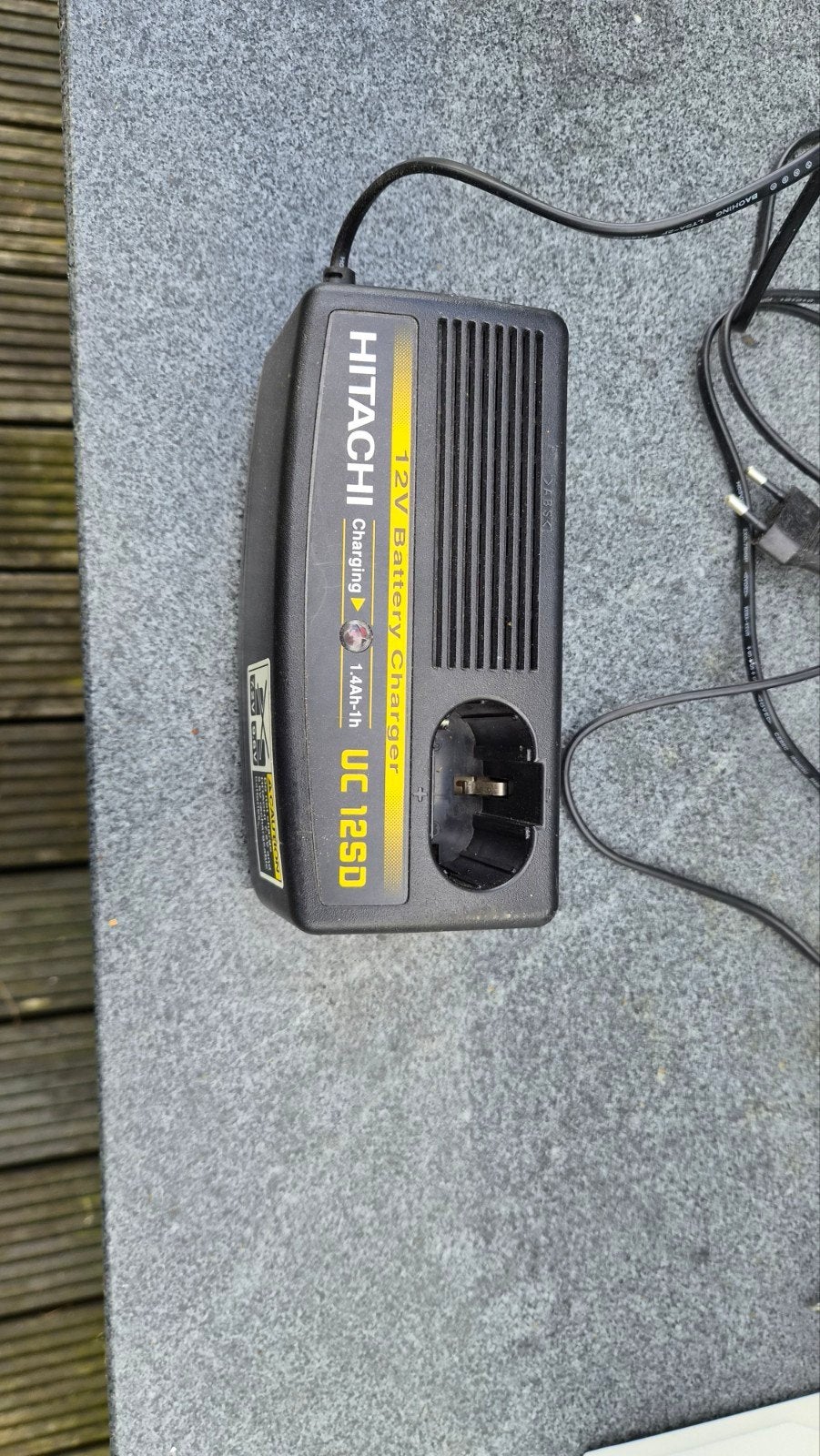 Hitachi 12V Acculader UC 12SD - Gebruikt, Ophalen of Verzenden, Gebruikt