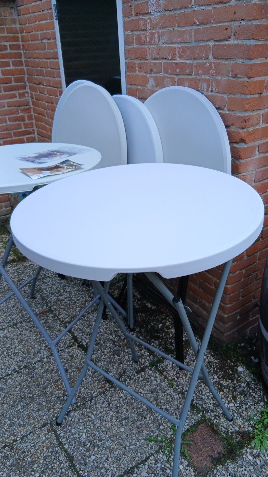 Te Huur 6 statafels plus zwarte rokken, Ophalen, Zo goed als nieuw
