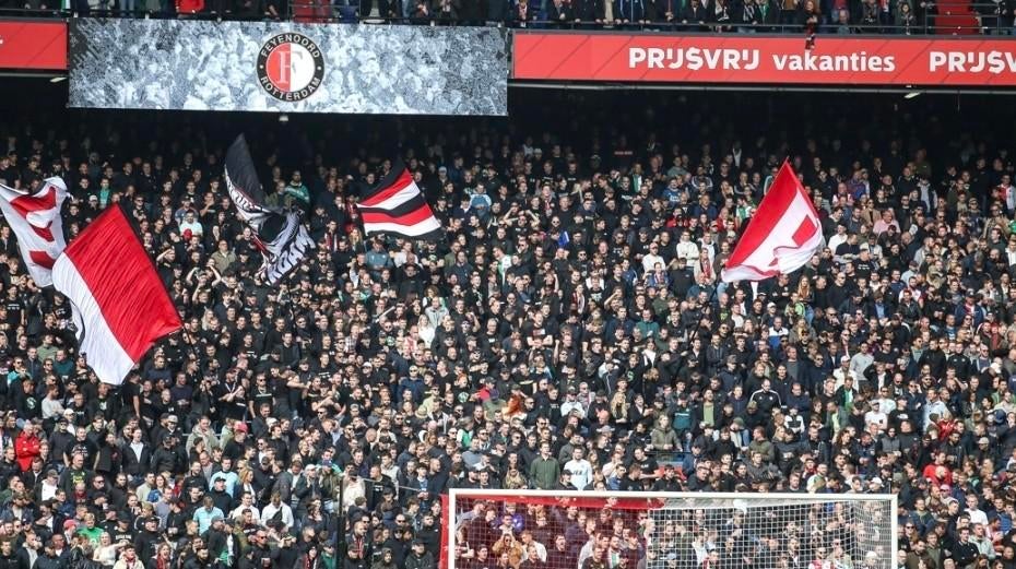 Feyenoord seizoenkaart heel erg gezocht!, Tickets en Kaartjes, Sport | Voetbal, Seizoenskaart, Eén persoon