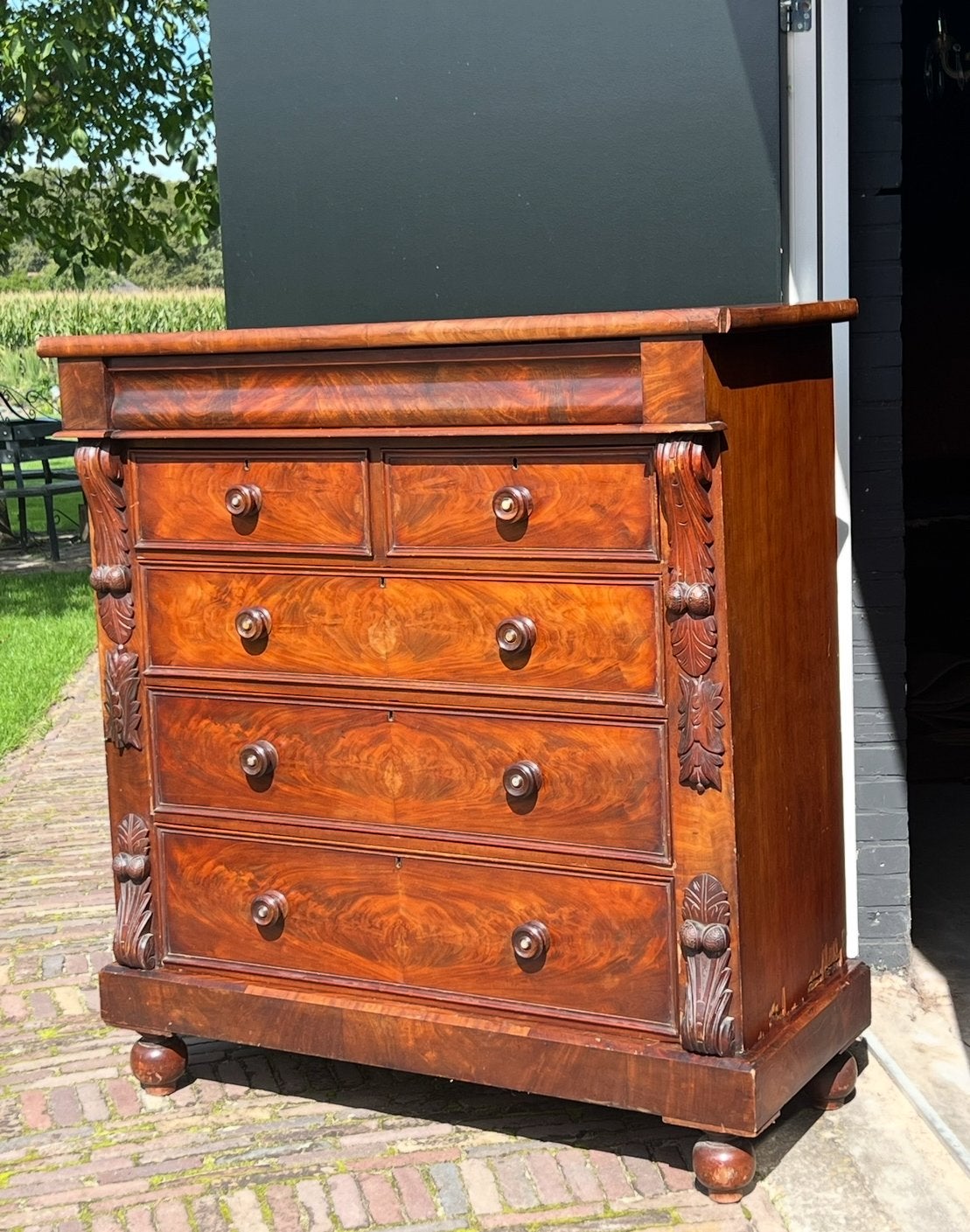 Antieke mahoniehouten ladenkast met houtsnijwerk, Ophalen