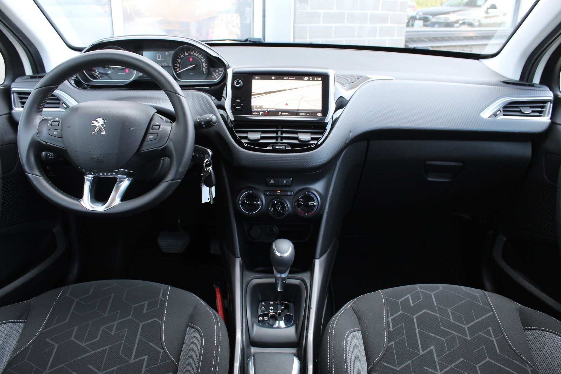 Peugeot 2008 1.2 PureTech Active / Automaat / Carplay / Crui, Auto's, Peugeot, Stof, 1199 cc, Met garantie (alle), 610 kg