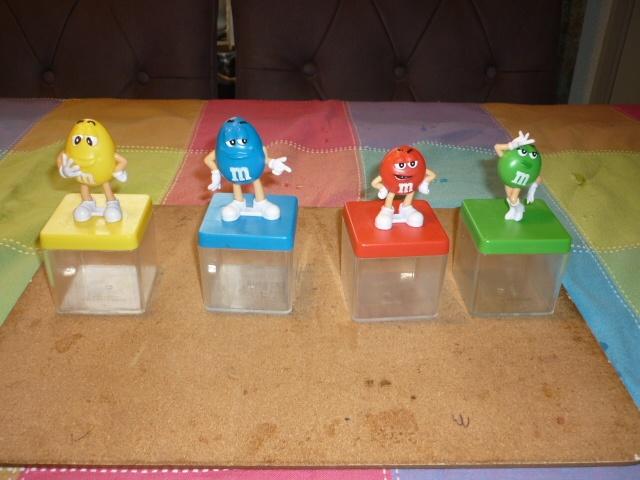 4 Bakjes met M&M poppetjes erop zijn gebruikt, Ophalen of Verzenden