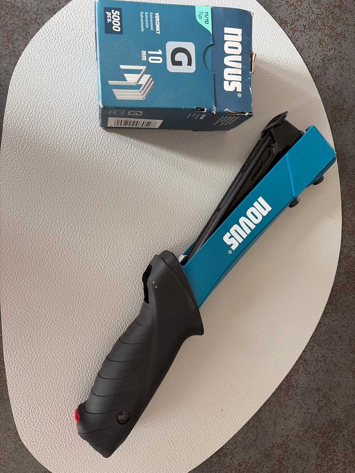 Novus J-044 Handtacker met 5000 nietjes (10mm), Ophalen of Verzenden, Zo goed als nieuw, Tacker/nietmachine, Overige merken