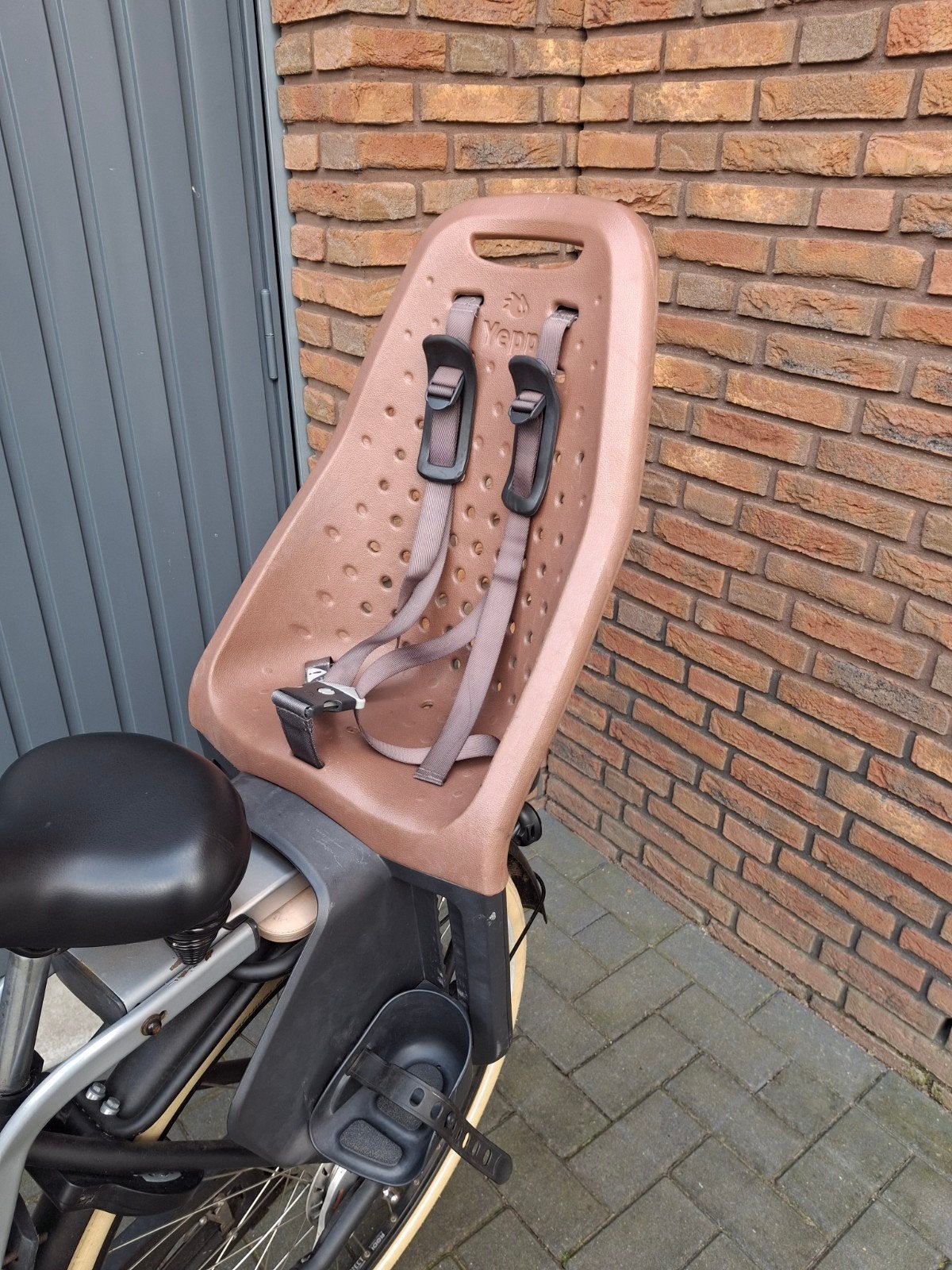 Yepp achterzitje / fietsstoel inl slot, Fietsen en Brommers, Fietsaccessoires | Fietsstoeltjes, Ophalen of Verzenden, Gebruikt