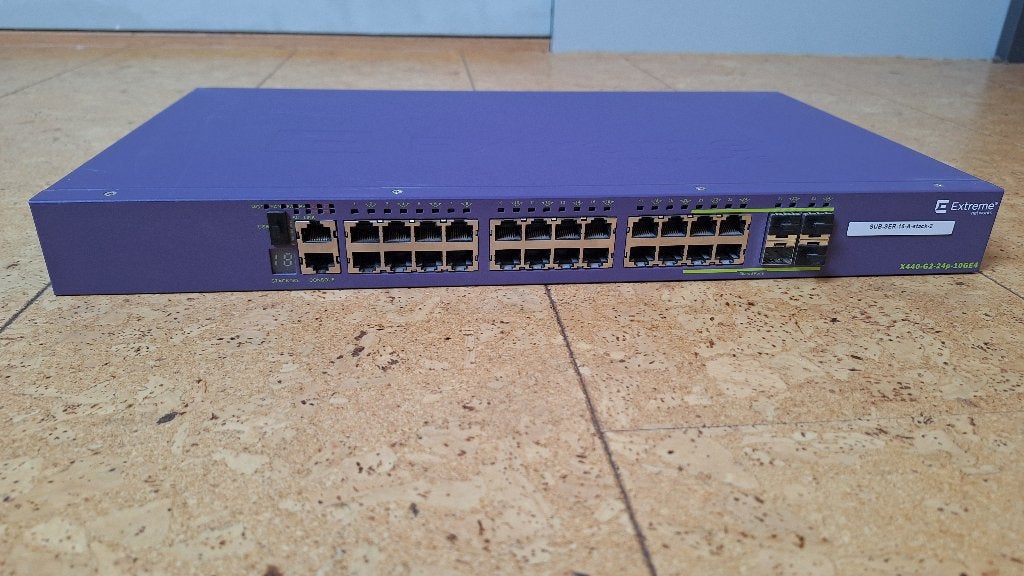 Extreme Networks 24-Poorts PoE+ Gigabit Switch 10G Uplinks, Ophalen of Verzenden, Gebruikt