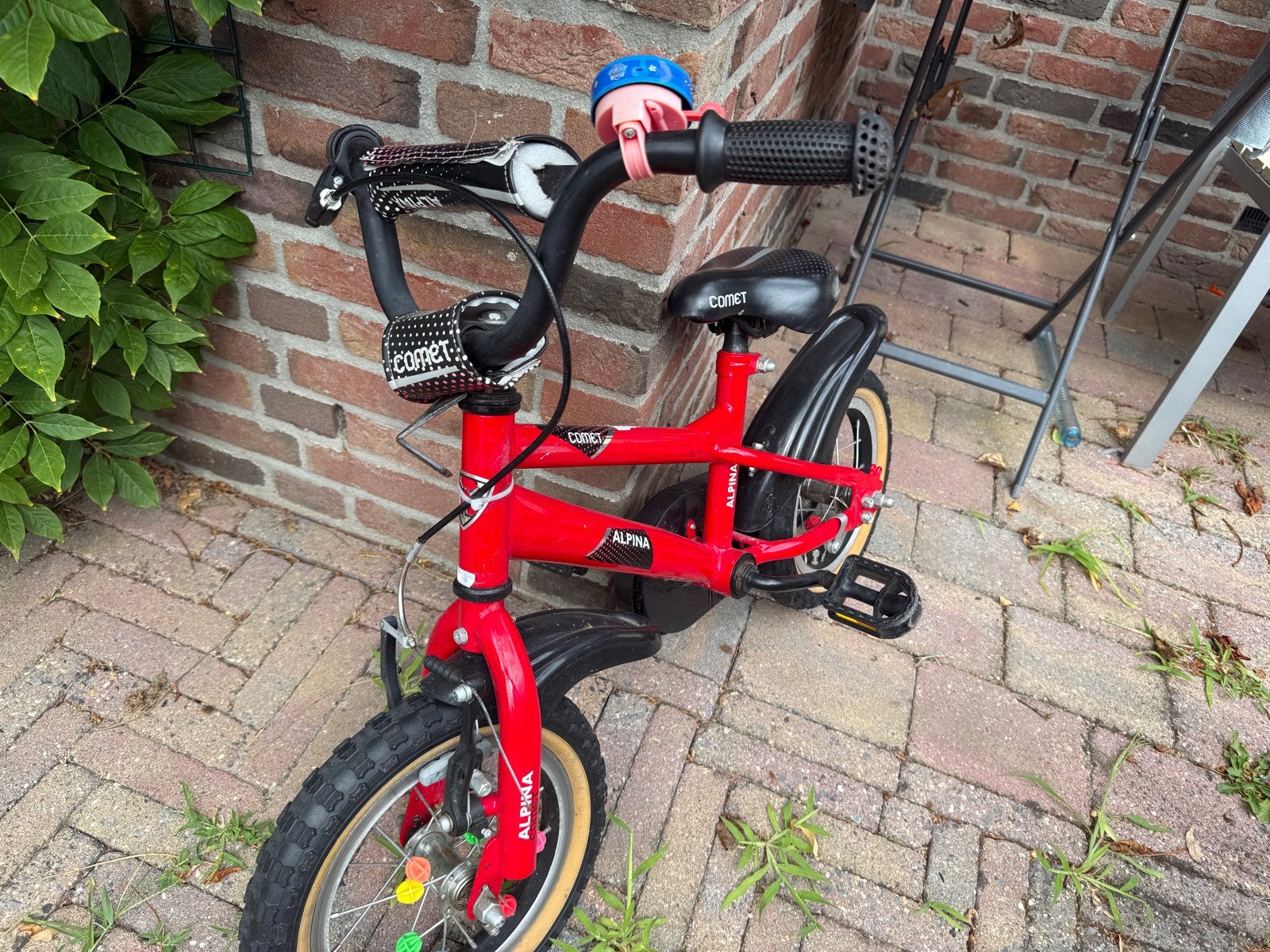 Alpina Comet kinderfiets rood - 12 inch, Fietsen en Brommers, Fietsen | Kinderfietsjes, Ophalen, Zijwieltjes, Gebruikt, Velgrem