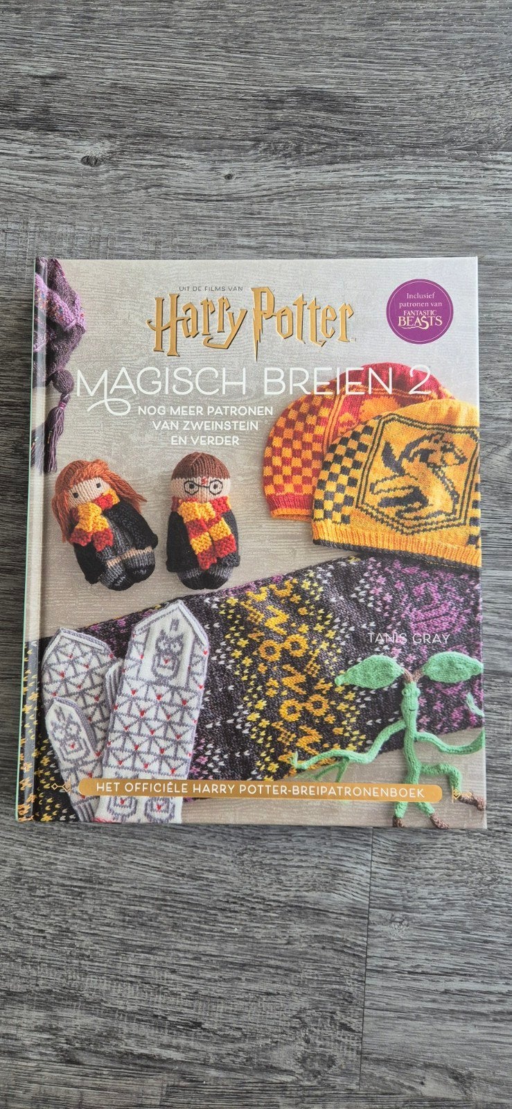 Harry Potter Magisch Breien 2: Patronen van Zweinstein, Breien en Haken, Diverse auteurs, Ophalen of Verzenden, Zo goed als nieuw