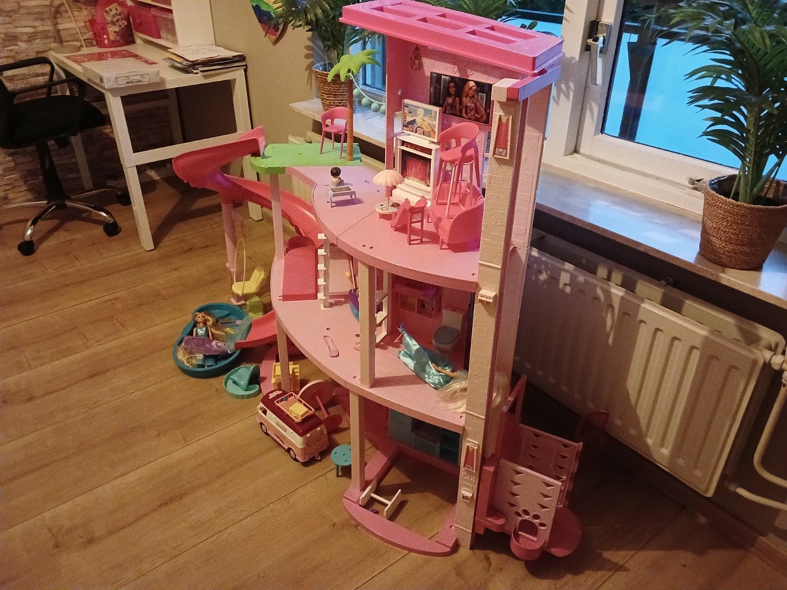 barbie huis, Kinderen en Baby's, Ophalen, Zo goed als nieuw, Poppenhuis