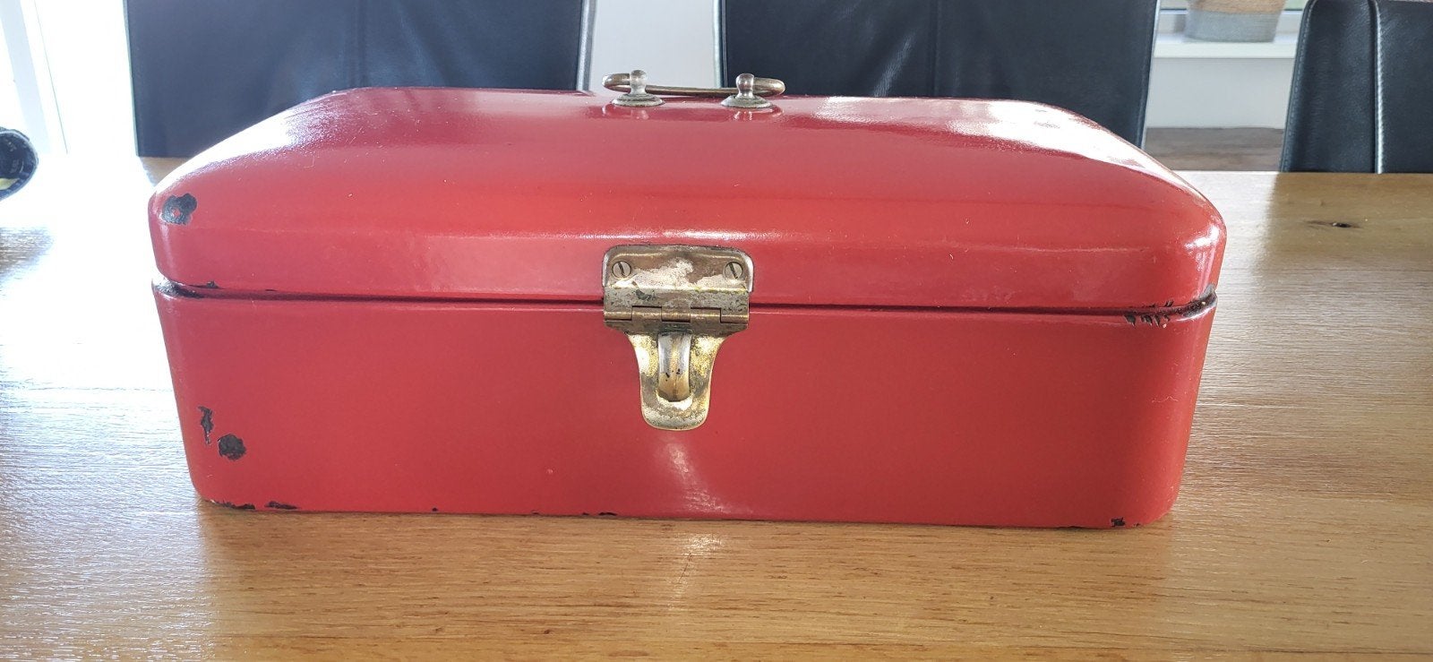 Vintage rode emaille broodtrommel met sluiting, Antiek en Kunst, Ophalen of Verzenden