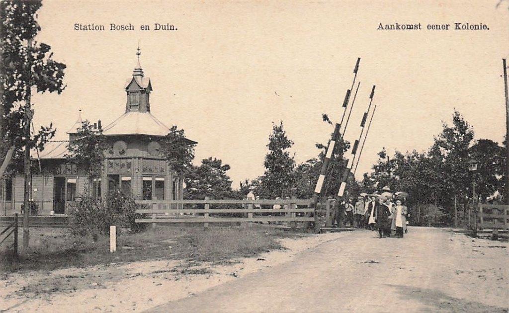 V885 Station Bosch en Duin aank. Eener Kolonie Reclamekaart, Verzamelen, Ansichtkaarten | Nederland, Ophalen of Verzenden, 1920 tot 1940
