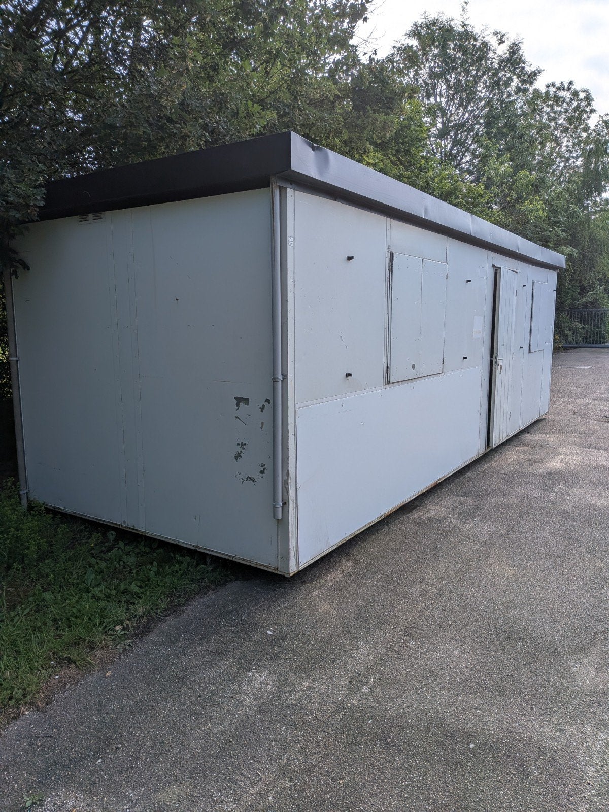 Robuuste bouwkeet / kantoorunit met elektra en ramen, Zakelijke goederen, Machines en Bouw | Keten en Containers, Ophalen of Verzenden