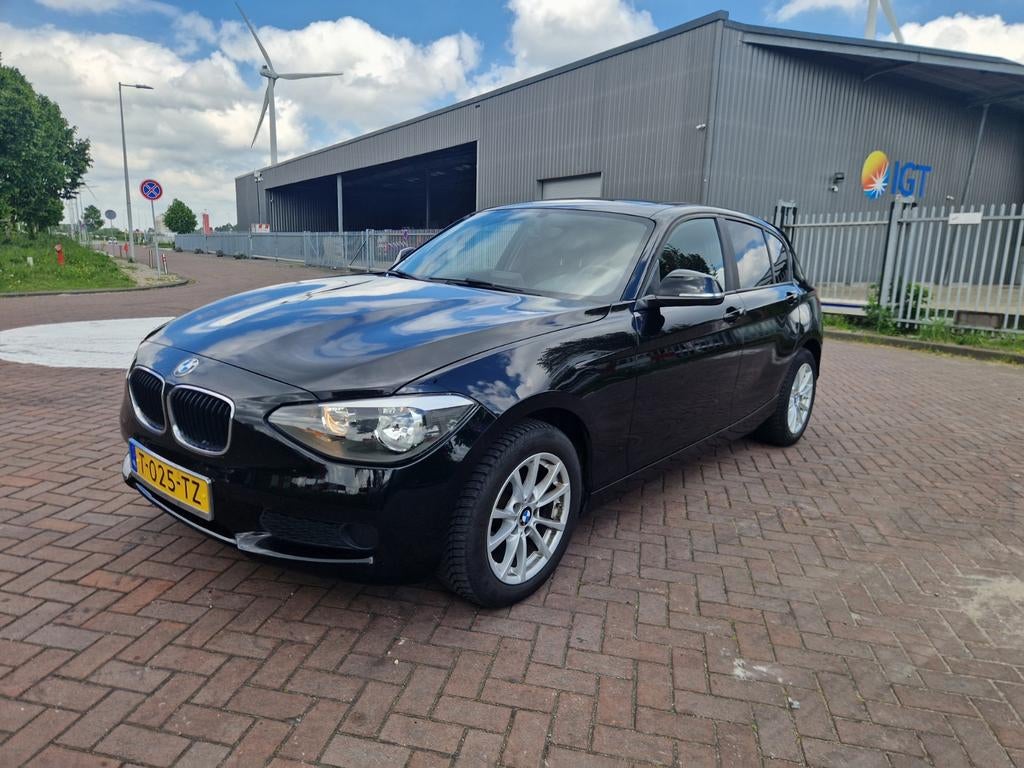 BMW 1-Serie 116i 136PK 5D 2014 Zwart, 1-Serie, 4 cilinders, Zwart, 1200 kg